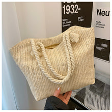 Women's Woven Straw Tote Bag — Large Capacity Shoulder Bag
